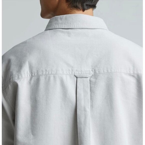 Everlane | The Organic Oxford Relaxed Utility Shirt - Picture 4 of 11